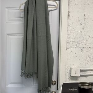 Dana Buchman LUXE 100% Cashmere Charcoal Fringe Wrap Scarf NWOT